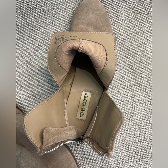 Steve Madden Tan Ankle Booties with Elastic Panels - Picture 4 of 16